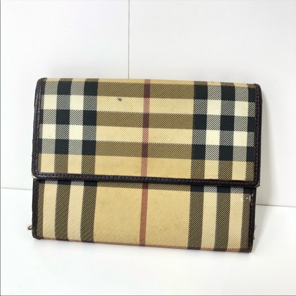 ❤️PRETTY❤️Authentic Burberry Wallet❤️ - Picture 1 of 10